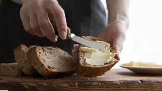 Πέντε vegan υγιεινές επιλογές για να καταναλώσεις αντί για βούτυρο στο πρωινό σου