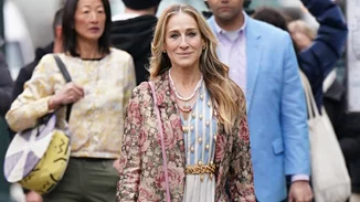 Η Carrie Bradshaw θα τα λάτρευε | Αυτά είναι τα πέδιλα από τη Zara που θα ενθουσιάσουν κάθε shoe lover