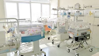 Σοκ για ζευγάρι στη Λάρισα | Μπέρδεψαν τα μωρά στο μαιευτήριο και τους έδωσαν λάθος... παιδί