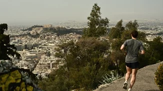 Καιρός | Ζέστη, υγρασία και αφρικανική σκόνη μέχρι την Κυριακή - Μετά τα 30άρια έρχεται ραγδαία πτώση της θερμοκρασίας