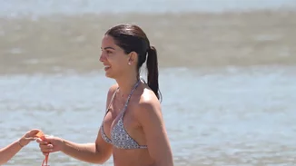 Η Σταματίνα Τσιμτσιλή με χρυσή δημιουργία στην Πάρο | "Ελληνικό ηλιοβασίλεμα"