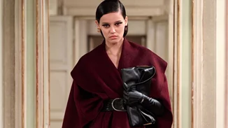 Η νέα F/W 2025-2026 συλλογή της Elisabetta Franchi είναι αφιερωμένη στις ατρόμητες γυναίκες