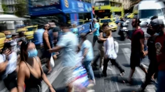 Γιατί είναι πιο επικίνδυνες οι μεταλλάξεις Όμικρον 4 και 5 - Το πρόβλημα με τα εμβόλια και η εκτόξευση των κρουσμάτων