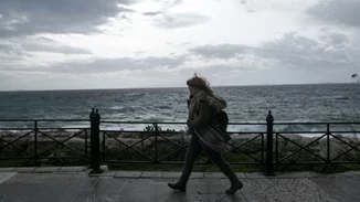 Καιρός | Τοπικές βροχές με σποραδικές καταιγίδες και ισχυρούς ανέμους - Πού θα κινηθεί η θερμοκρασία