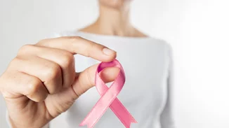 Η εταιρία Tsakiris Mallas στηρίζει τον Πανελλήνιο Σύλλογο Γυναικών με Καρκίνο του Μαστού "Άλμα Ζωής"