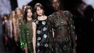 Οι 3 πιο hot τάσεις μακιγιάζ του 2025 όπως αναδύθηκαν από τα ντεφιλέ της Milan Fashion Week FW25