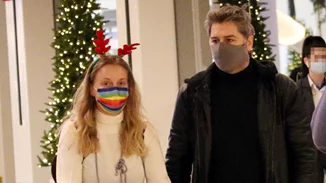 Αλέξανδρος Μπουρδούμης – Λένα Δροσάκη | Η τελευταία τους οικογενειακή βόλτα πριν την αλλαγή του χρόνου με χριστουγεννιάτικη διάθεση