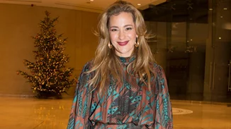 Η Νατάσσα Μποφίλιου με το πανωφόρι που αγαπούν όλες οι fashionistas το φθινόπωρο