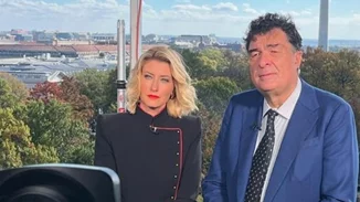 Με πατίνι στο κέντρο της Αθήνας | Η Σία Κοσιώνη έγινε και πάλι παιδί