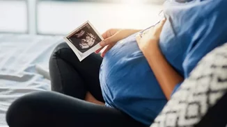 Η εγκυμοσύνη μας γερνάει; Τι δείχνει νέα μελέτη