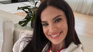 Χριστίνα Μπόμπα | H αγκαλιά με την αδερφή της Ελίνα, και η φουσκωμένη κοιλίτσα