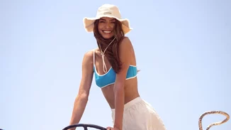 Τι φορούν οι διάσημες Ελληνίδες στην παραλία; | 5 looks για να αντιγράψεις