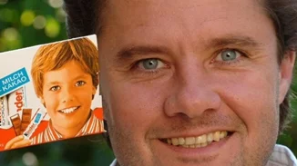 Η ιστορία του πρώτου αγοριού που "χάρισε" το πρόσωπό του στην kinder σοκολάτα - Πού εργάζεται σήμερα