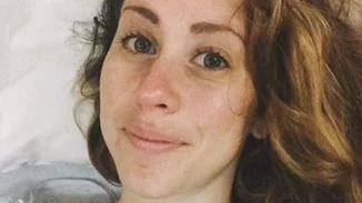 Μία 25χρονη που νίκησε τον καρκίνο του δέρματος λέει ποια προϊοντα δεν θα χρησιμοποιήσει ξανά