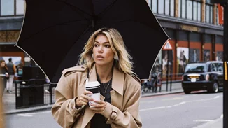 5 στιλιστικές συμβουλές από το φθινοπωρινό ντύσιμο της Βάσιας Κωσταρά