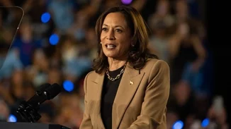 Η Ηarris υποσχέθηκε να ενσαρκώσει "μέλλον γεμάτο υποσχέσεις" αν κερδίσει την αναμέτρησή της με τον Τrump