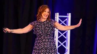 Randi Zuckerberg |  H αδερφή του Mr Facebook και η παράλληλη πορεία τους