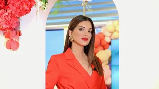 Από το γραφείο στη βραδινή έξοδο | Η Σταματίνα Τσιμτσιλή φόρεσε το ιδανικό H&M φόρεμα για την άνοιξη