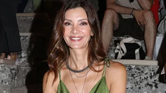 12 Ελληνίδες celebrities άνω των 50 που επιμένουν στα μακριά μαλλιά και "σπάνε" τα στερεότυπα