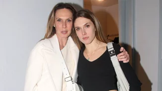 Εβελίνα Παπούλια | Στο πλευρό της κόρης της, Αφροδίτης, στη θεατρική της πρεμιέρα