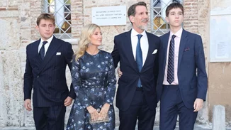 Ποιος James Dean; Ο Κωνσταντίνος Αλέξιος Ντε Γκρες ποζάρει με "αέρα" σταρ πάνω στη μηχανή του