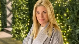 Η πιο όμορφη μαμά | Η Ευαγγελία Αραβανή σε baby shower χωρίς ίχνος μακιγιάζ