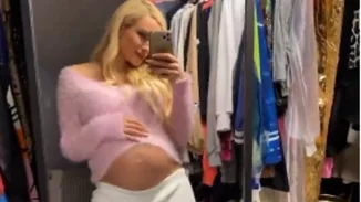 Τζούλια Νόβα | Ποζάρει με ακάλυπτη φουσκωμένη κοιλιά λίγο πριν γεννήσει