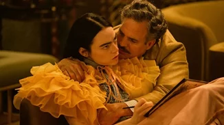 Poor Things | Τα κοστούμια της ταινίας του Γιώργου Λάνθιμου έρχονται στο Μουσείο Μπενάκη