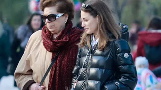 Μαρία Βοσκοπούλου | Βόλτα στο κέντρο της Αθήνας με τη γιαγιά της, Μαρία Γκερέκου