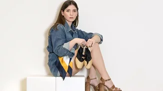 Δοκιμάζοντας τη συλλογή Castañer S/S ‘25 στο νέο της κατάστημα στο Golden Hall