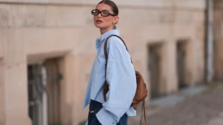 Αυτή η κομψή bucket bag από τη Stradivarius κοστίζει 19,99 € και είναι η τέλεια λύση για το γραφείο