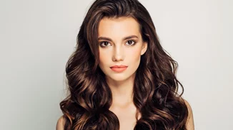 Τα πιο κολακευτικά κουρέματα για σγουρά μαλλιά