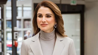 Η Ράνια της Ιορδανίας με ιδιαίτερο κορμάκι και leggins | H total black εμφάνιση που λατρέψαμε