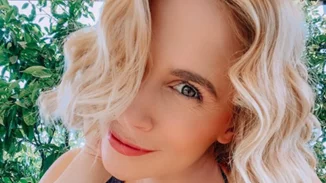 Νάντια Μπουλέ | Με πιο κοντά μαλλιά από ποτέ, μερικούς μήνες μετά τη γέννα