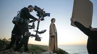 H νέα καμπάνια της Answear σε καλεί να ντύσεις τη ζωή σου με πολύτιμες στιγμές