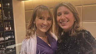 "Κι εκεί που λες όχι άλλη γαλοπούλα έρχεται η μανούλα" | Η Μάρα Ζαχαρέα στο εορταστικό γεύμα της μητέρας της