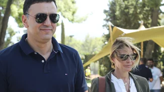 Τζένη Μπαλατσινού | Η σπάνια φωτογραφία της με τον Βασίλη Κικίλια και το γιο τους