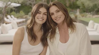 Τα must καλοκαιρινά κομμάτια από τη Zara σύμφωνα με την Kaia Gerber και τη Cindy Crawford