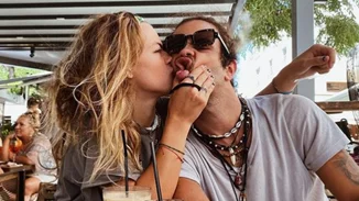 Άγγελος Λάτσιος - Γαία Μερκούρη | Για καφεδάκι στην Πλάκα το φερόμενο ως ζευγάρι