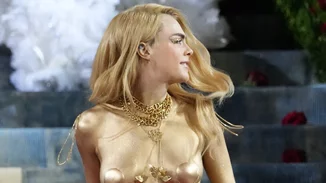 Cara Delevingne | Το μυστικό πίσω από το λαμπερό ξανθό χρώμα των μαλλιών της