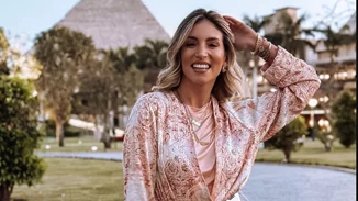 Καλεσμένη σε γάμο; | Το άνετο και επίκαιρο twin set που προτείνει η Αθηνά Οικονομάκου