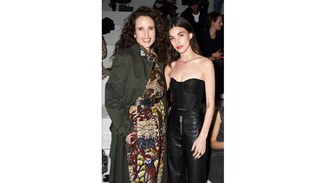 Rainey Qualley | Η κούκλα κόρη της Andie MacDowell εντυπωσιάζει με ένα corset φόρεμα