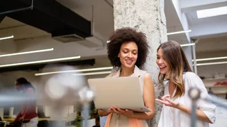 Small talk | Ναι, μια συζήτηση "για τον καιρό" μας φέρνει πιο κοντά