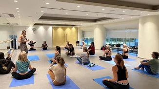 Μια Κυριακή γεμάτη ευεξία και χαλάρωση με την Ελένη Πετρουλάκη