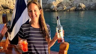 Η "άγνωστη" κόρη του Κωνσταντίνου Γλίξμπουργκ, Θεοδώρα, πρωταγωνιστεί στην "Τόλμη και Γοητεία"