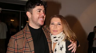 Σοφία Αλιμπέρτη | Ποζάρει topless και μας δείχνει τα ιδιαίτερα τατουάζ της