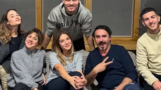 "Το Σόι σου" the remake| Το βίντεο της Βάσως Λασκαράκη με τις έφηβες κόρες της