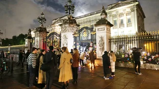 Βασίλισσα Ελισάβετ | Φωτογραφίες από το Buckingham Palace - Ο κόσμος πενθεί για τη μακροβιότερη μονάρχη της Μ.Βρετανίας