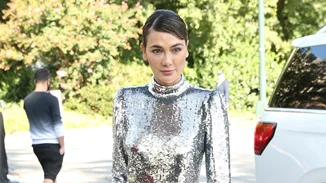 Δεν θέλεις να φορέσεις φόρεμα; | Ανακαλύψαμε το πιο glam playsuit για τις γιορτές