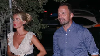 Γιώργος Λιανός | Φωτογραφίες με την κούκλα σύντροφό του, Κωνσταντίνα Καραλέξη